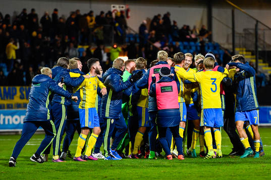 Sveriges spelare jublar