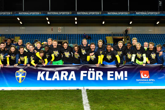 Sveriges spelare jublar