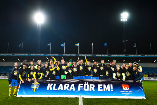 Sveriges spelare jublar