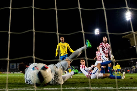 Sveriges Carlos Strandberg gör 4-1 bakom Kroatiens