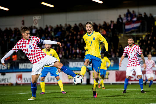 Sveriges Pawel Cibicki mot Kroatiens Mario Pasalic