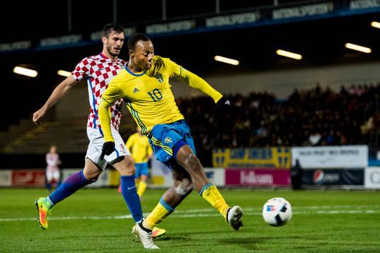 Sveriges Carlos Strandberg med målchans