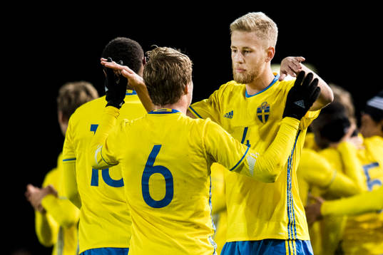 Sveriges Filip Dagerstål och Simon Tibbling jublar
