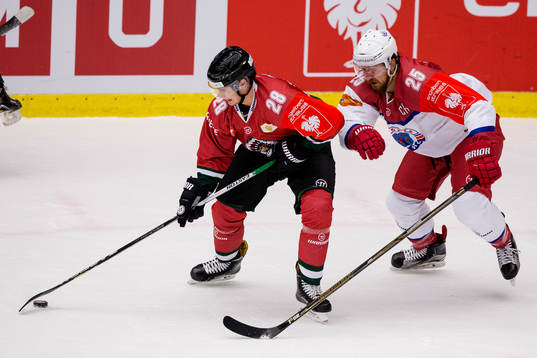 Frölundas Johan Sundström mot Yunost Minsks Alexander
