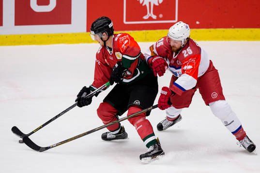 Frölundas Johan Sundström mot Yunost Minsks Alexander