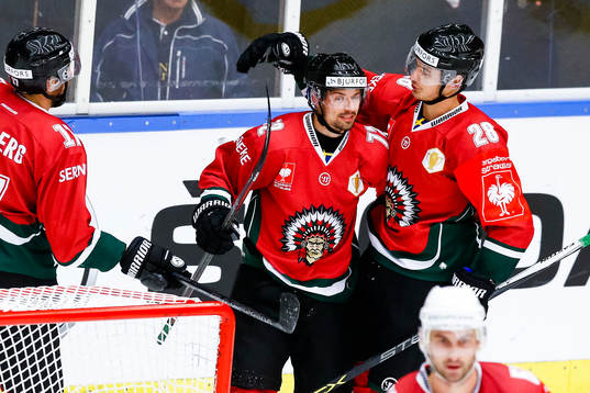 Frölundas Patrik Carlsson jublar med Johan Sundström