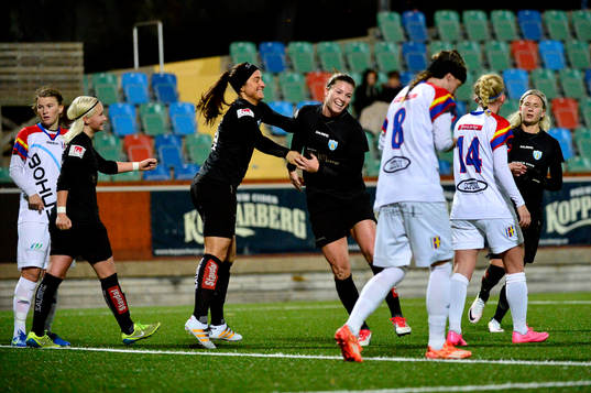Göteborgs Irvina Bajramovic och Pauline Hammarlund  jublar