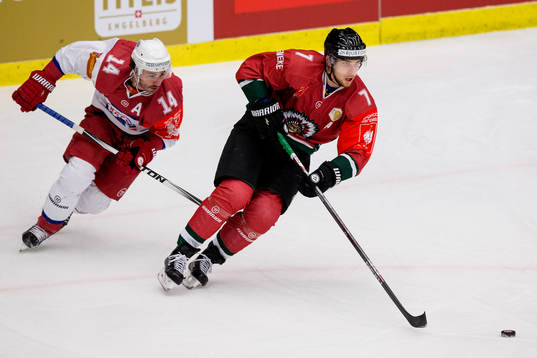 Frölundas Henrik Tömmernes före Yunost Minsks Daniel