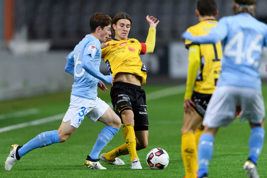 Elfsborgs Christopher Mc Vey och Malmö FFs Felix