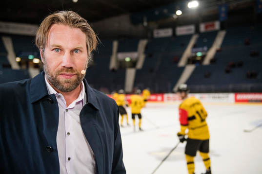 Eurosports Peter Forsberg förbereder sig för sändning