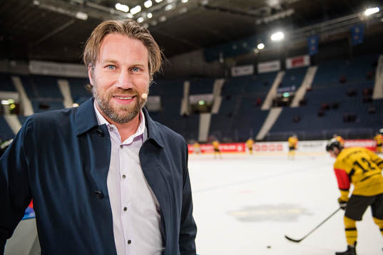 Eurosports Peter Forsberg förbereder sig för sändning