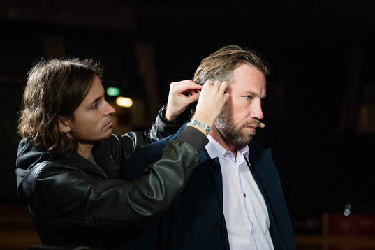 Europsports Peter Forsberg förbereder sig för en sändning