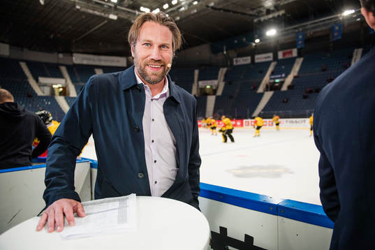 Eurosports Peter Forsberg förbereder sig för sändning