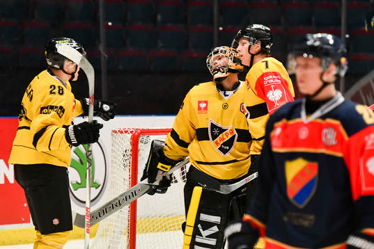 KalPas målvakt Dennis Godla, Jaakko Rissanen och Niko