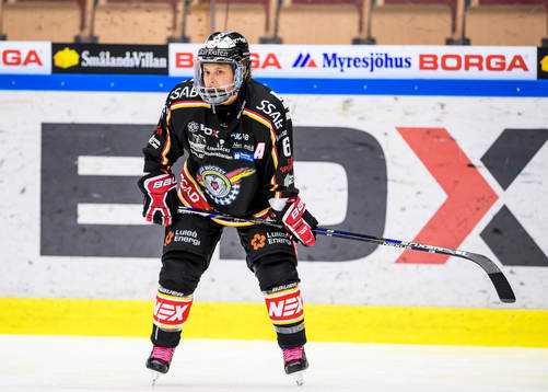 Luleås Jenni Hiirikoski på uppvärmningen