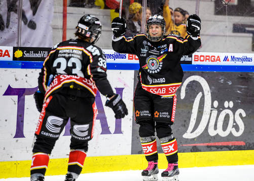 Luleås Emma Nordin (h) jublar