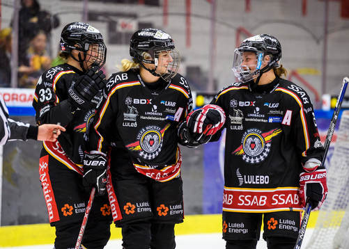 Luleås Emma Nordin (m) jublar tillsammas med Jenni