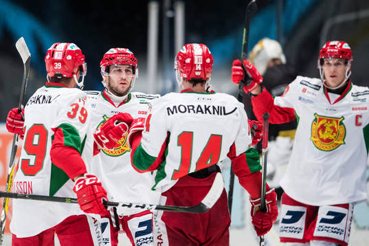Moras spelare jublar