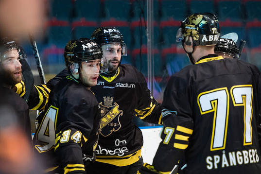 s  Michael Lindqvist och Daniel Olsson Trkulja jublar