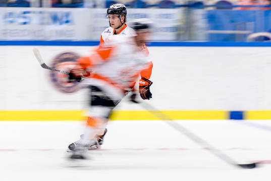 Karlskronas Daniel Gunnarsson före ishockeymatchen i SHL