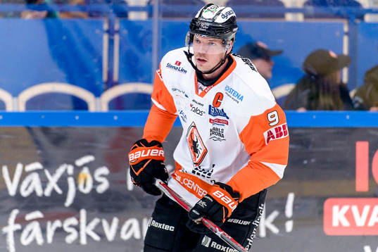 Karlskronas Morten Madsen före ishockeymatchen i SHL