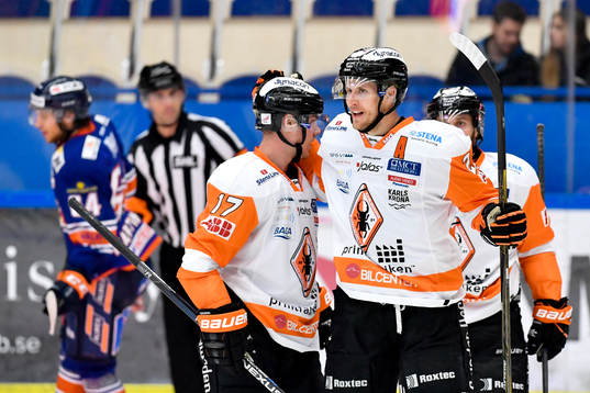 Karlskronas Alexander Bergström jublar