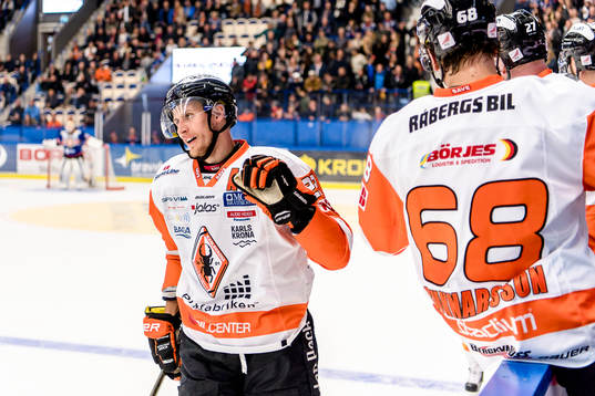 Karlskronas Alexander Bergström jublar