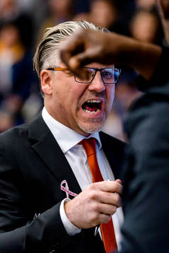 Karlskronas tränare Per Hånberg jublar