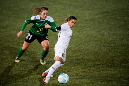 Breidabliks Hildur Antonsdottir och Rosengårds Marta Viera