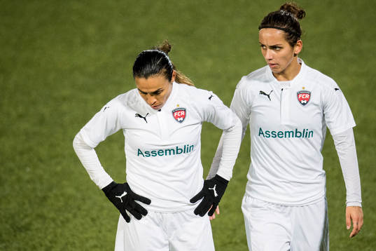 Rosengårds Marta Viera Da Silva och Natasa Andonova deppar