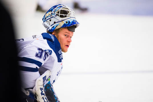 Leksands målvakt Atte Engren före ishockeymatchen i SHL