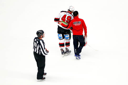 Malmö Redhawks Rhett Rakhshani leds av isen