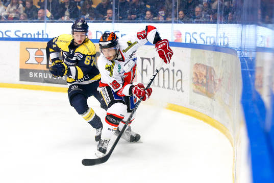 s Christoffer Törngren och Örebros Greg Squires