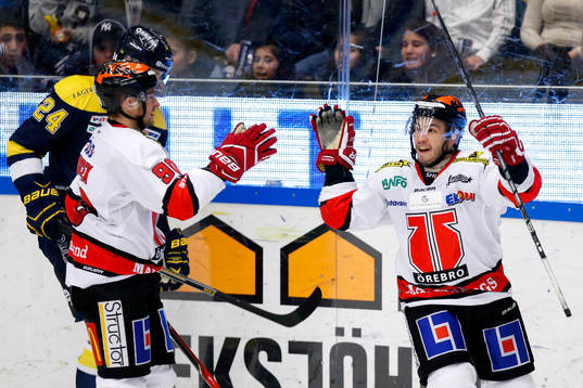 Örebros Greg Squires jublar