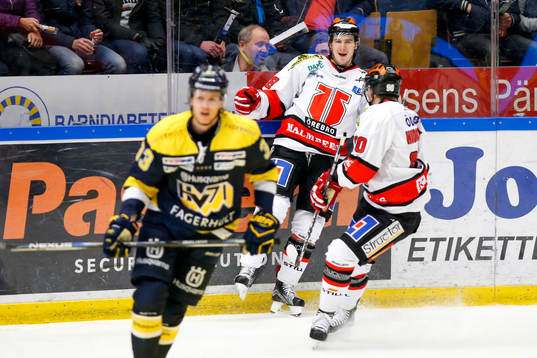 Örebros Michael Haga jublar