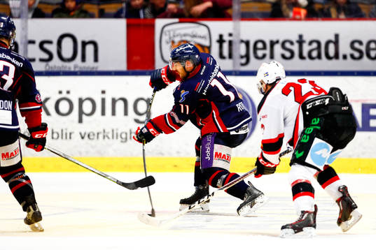 Linköpings Garret Roe gör 2-3