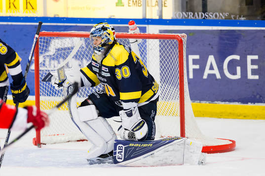 s målvakt Linus Söderström deppar