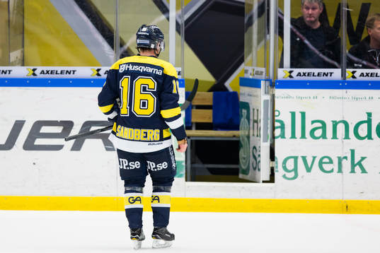 s Filip Sandberg blir utvisad