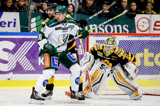 Skellefteås Johan Alm och målvakt Joni Ortio