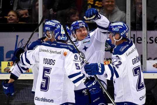 Leksands Daniel Bertov jublar med lagkamraterna
