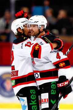 Malmö Redhawks Andreas Thuresson och Noah Welch jublar