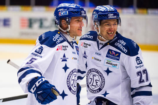 Leksands Ben Youds och Eric Castonguay jublar