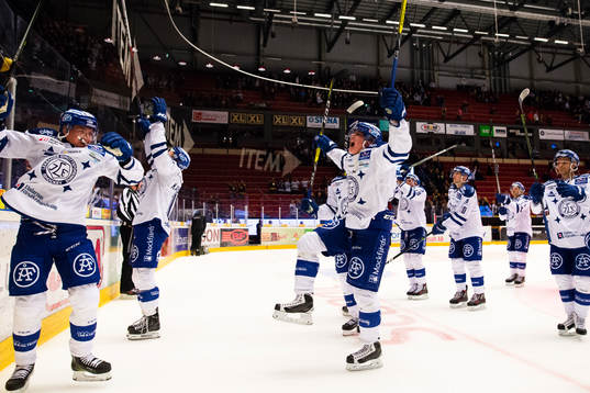 Leksands spelare jublar