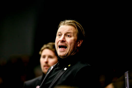 Skellefteås tränare Fredrik Öberg deppar