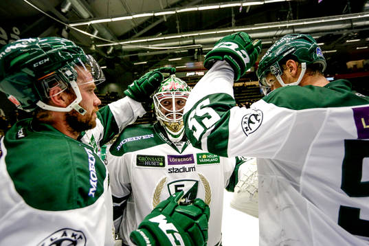Färjestads målvakt Lars Haugen, Jonas Holös och