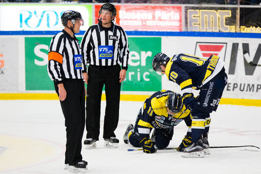 s Simon Önerud har ont