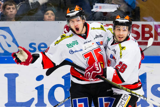 Örebros Libor Hudacek och Greg Squires jublar