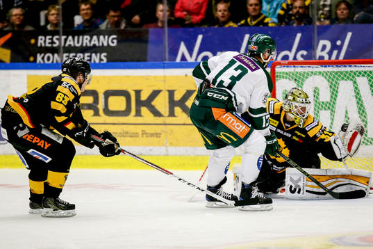 Skellefteås Sebastian Aho och målvakt Joni Ortio