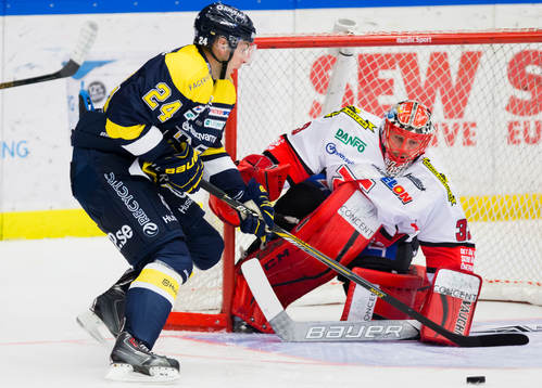 s Erik Christensen mot Örebros målvakt Julius Hudacek