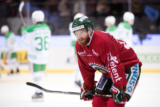 Frölundas Robin Figren värmer upp innan matchen i SHL